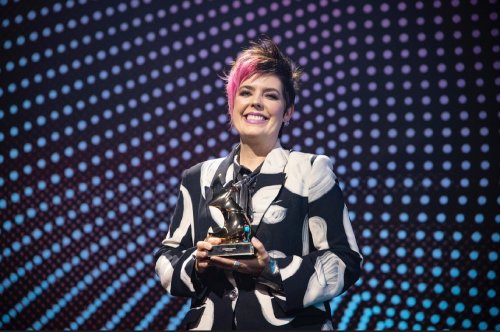 Yancy Gana Dove Award por 