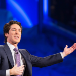 ¿Cómo transformó Joel Osteen una pequeña iglesia en una megaiglesia próspera?