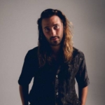 Gírelo para alabar a Seph Schlueter, nueva canción de adoración cristiana