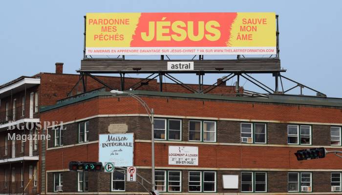 Nathanaël Sénneron Lance "Jésus Sauve Mon âme" Sur Sherbrooke Centre-ville