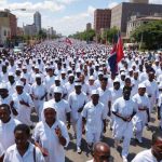 Miracles & Co. - estafa espiritual en Haití, fe transformada en ...