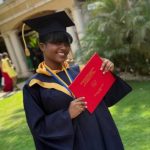 Yoly Lordy Valéus, artista gospel, obtiene su diploma de medicina